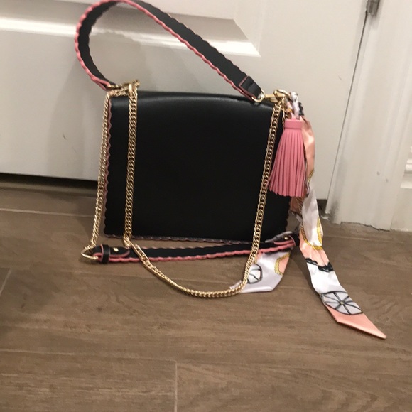 Black and pink lettuce edge purse - Picture 4 of 5